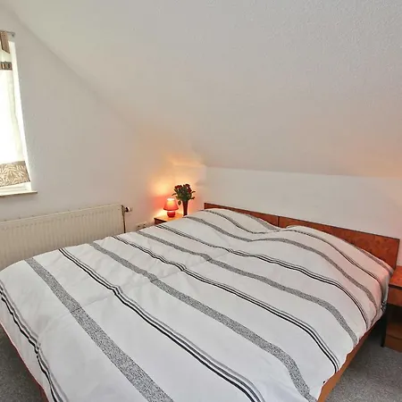 게스트하우스 Z-Gemuetliche, Ruhig Gelegene Pension Bei Putbus Rueg 2330